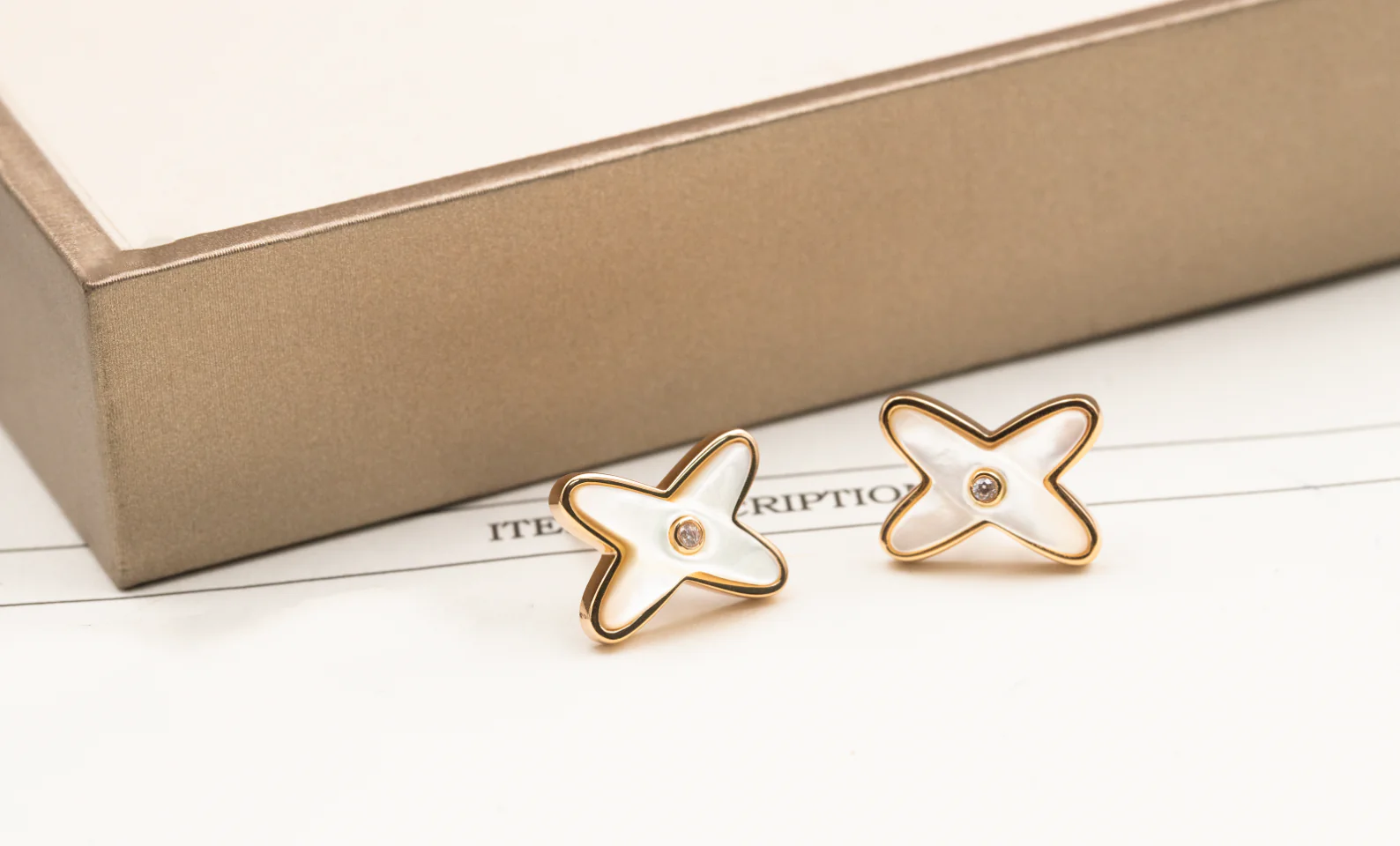 [CH]JEUX DE WHITE MOP PINK GOLD DIAMOND EARRINGS