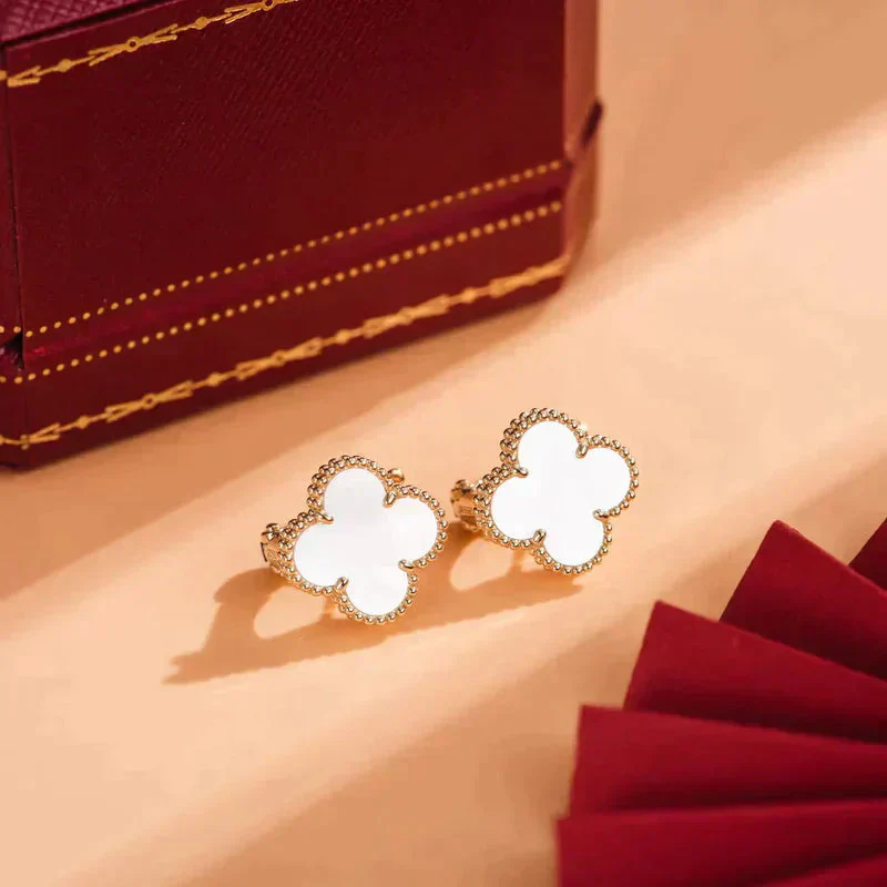 [VA]CLOVER MEDIUM 1 MOTIFS  WHITE MOP STUD EARRINGS