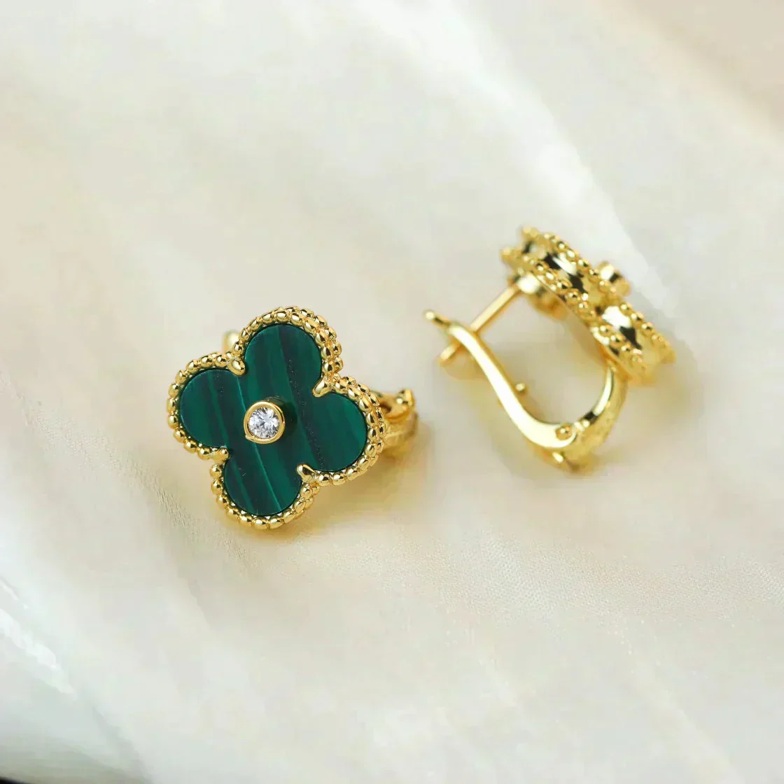 [VA]CLOVER MEDIUM 1 MOTIFS MALACHITE DIAMOND EARRINGS
