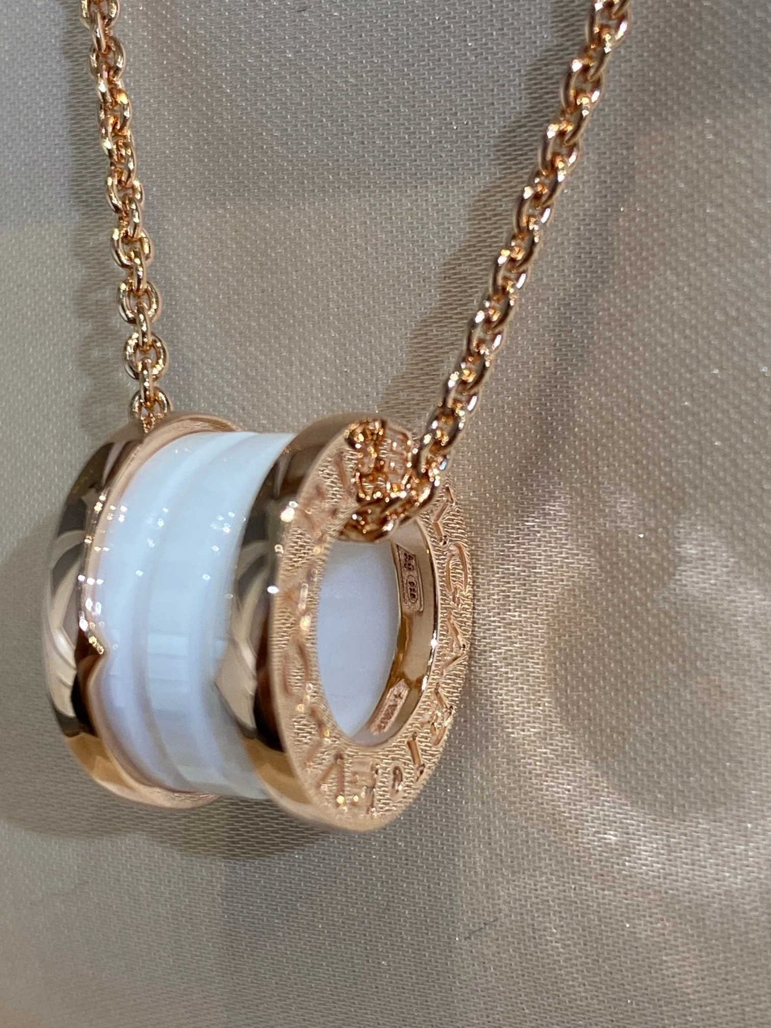[BV]ZERO 1 WHITE CERAMIC PINK GOLD NECKLACE