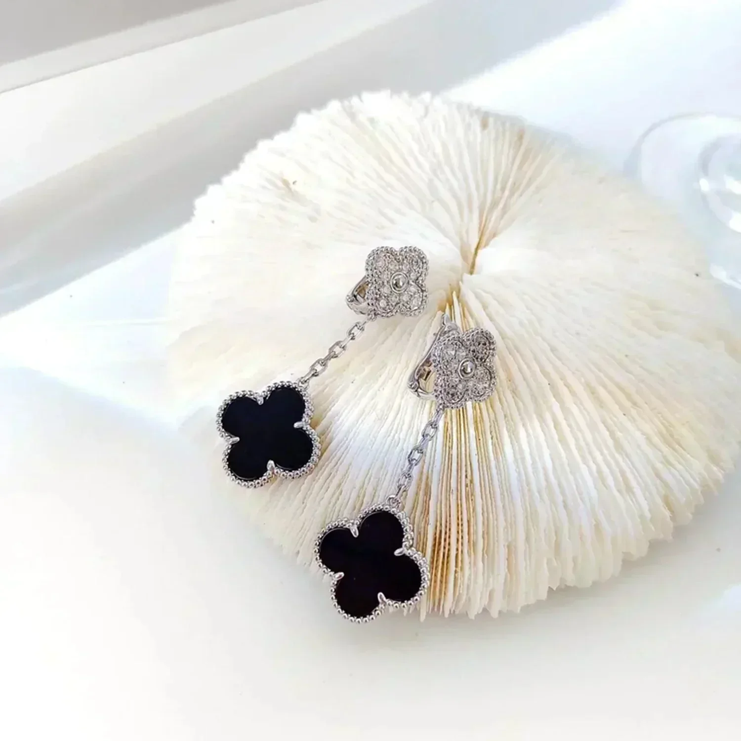 [VA]CLOVER 2 MOTIFS  DIAMOND ONYX EARRINGS SILVER