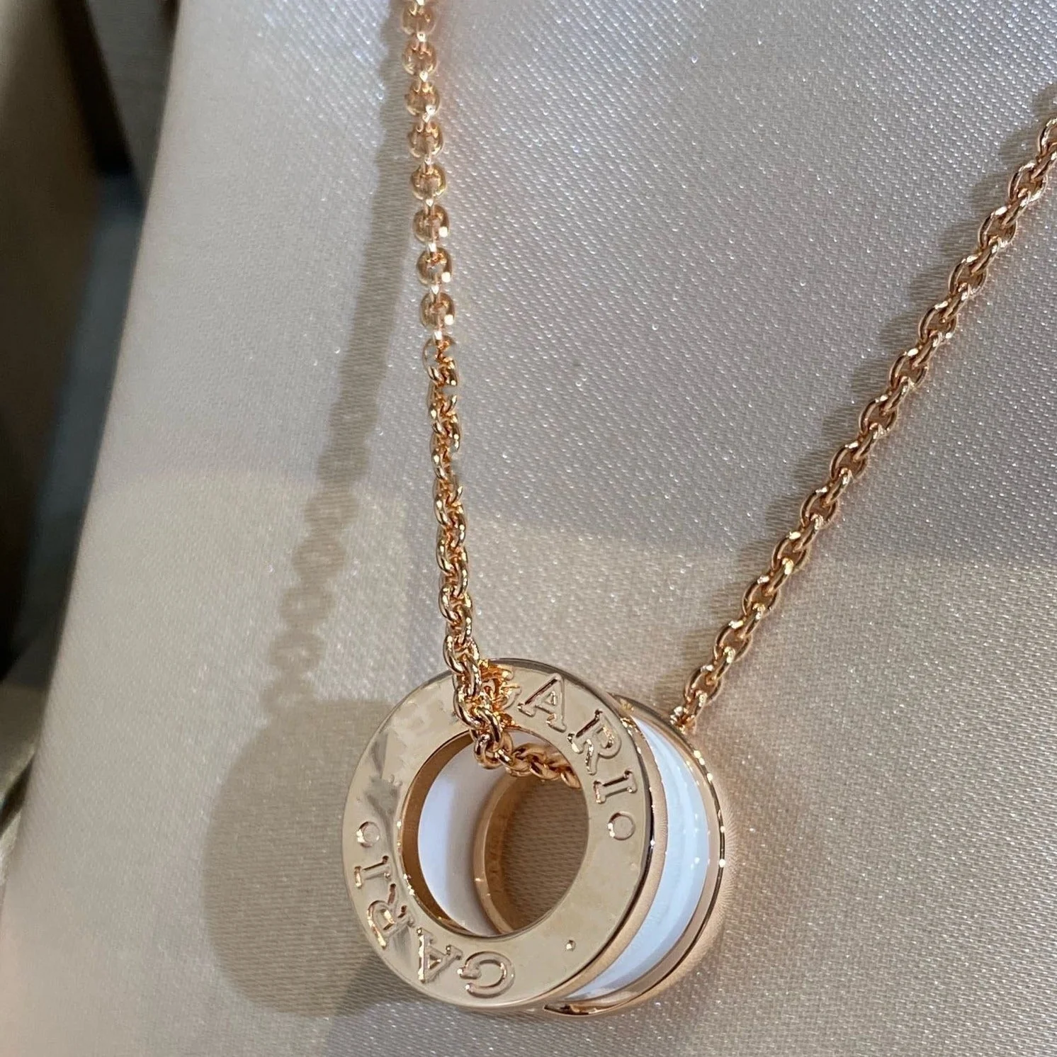 [BV]ZERO 1 WHITE CERAMIC PINK GOLD NECKLACE