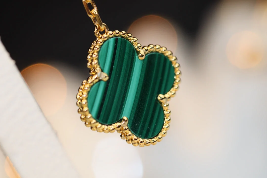 [VA]CLOVER EARRINGS GOLD MALACHITE DIAMOND 3 MOTIF