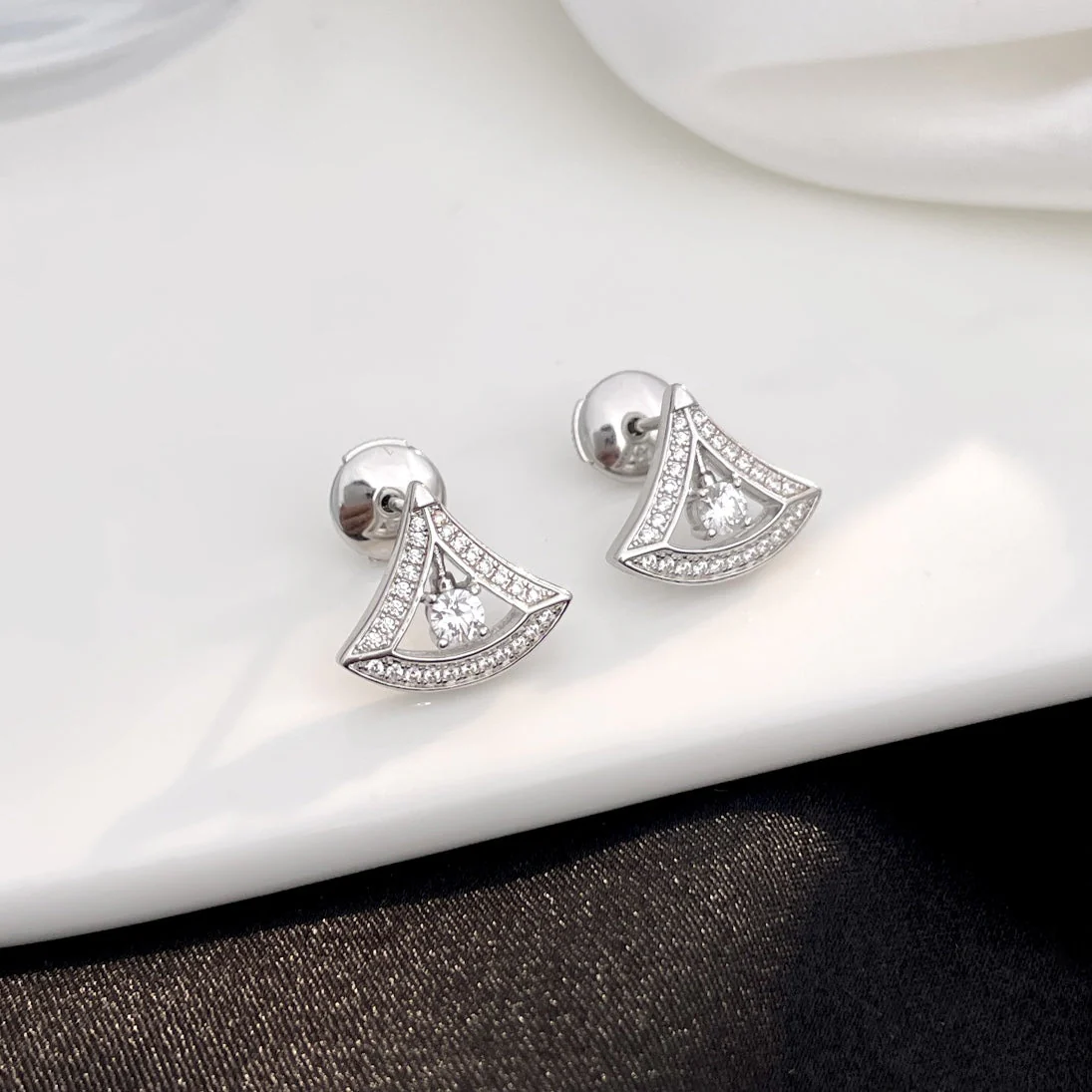 [BV]DREAM MINI DIAMOND STUD EARRINGS