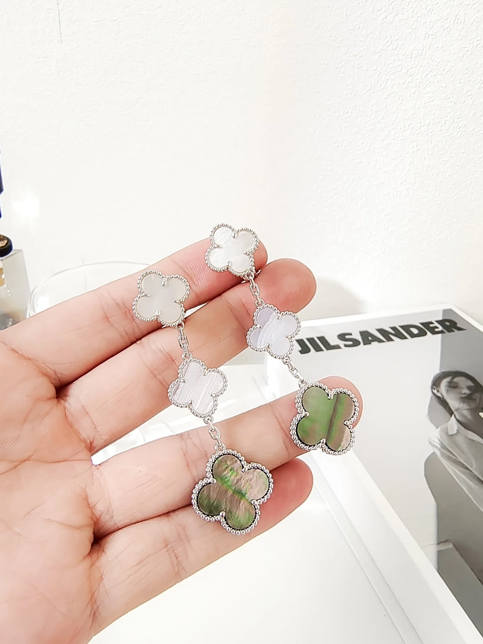 [VA]CLOVER 3 MOTIFS CHALCEDONY DARK MOP SILVER EARRINGS