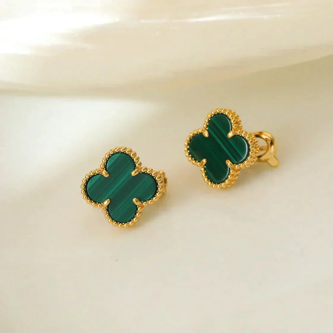 [VA]CLOVER MEDIUM 1 MOTIFS MALACHITE  EARRINGS