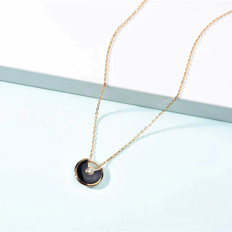 [CT]AMULETTE GOLD CARNELIAN ONYX NECKLACE