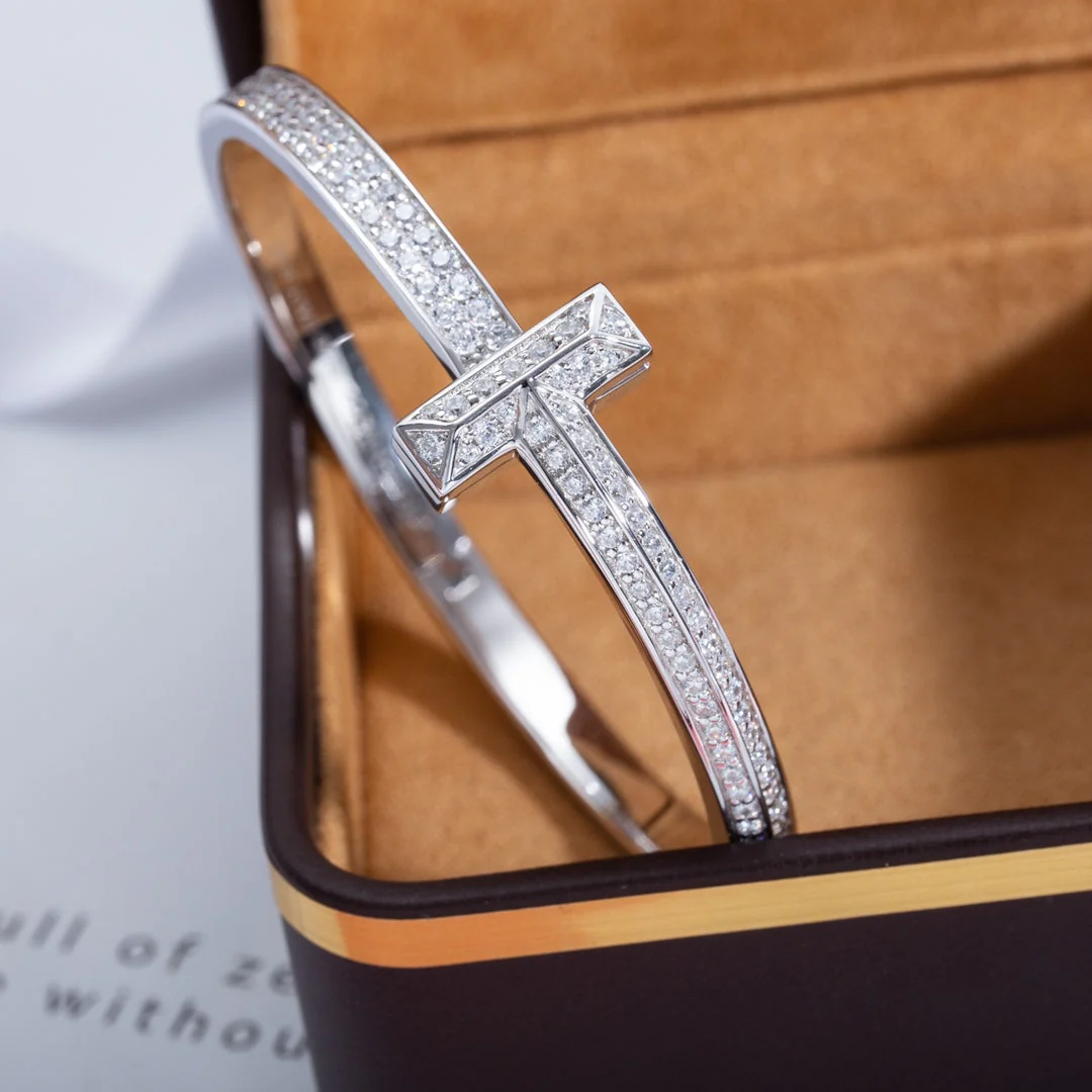 [TF]WIDE DIAMONDS HINGED BANGLE SILVER