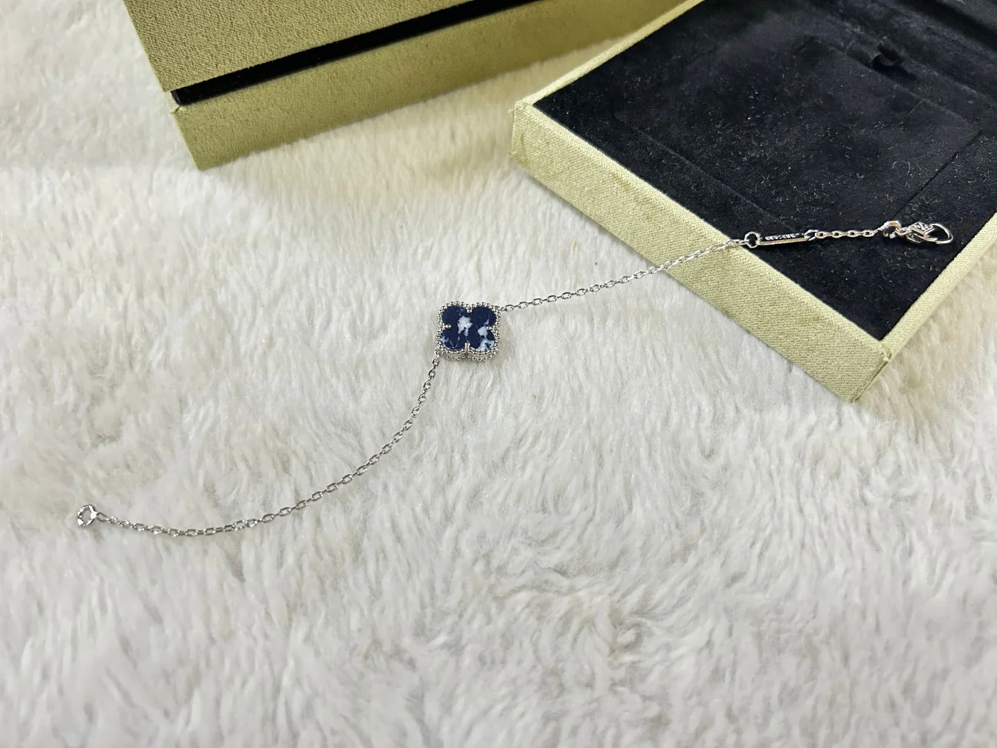 [VA]CLOVER 1 MOTIF PIETERSITE BRACELET