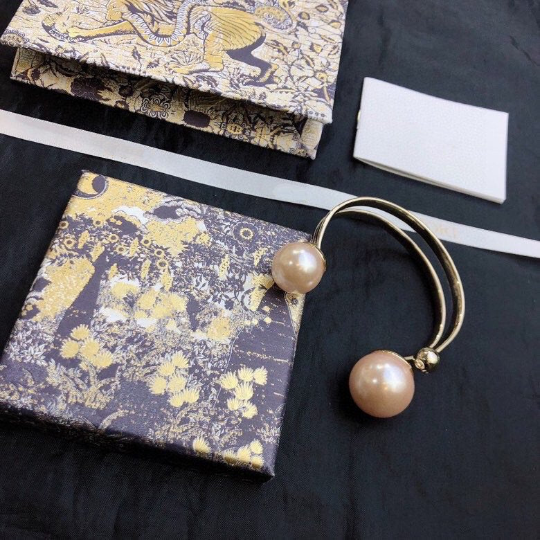 [CD]DIO TRIBALES BANGLE GOLD AND PEARL PINK BRACELET