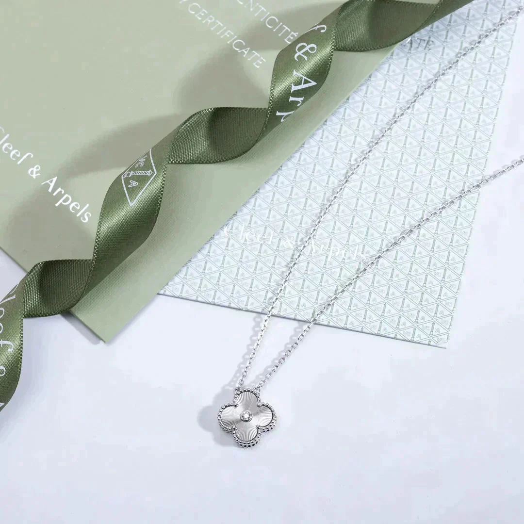 [VA]CLOVER  15MM DIAMOND LASER NECKLACE SILVER