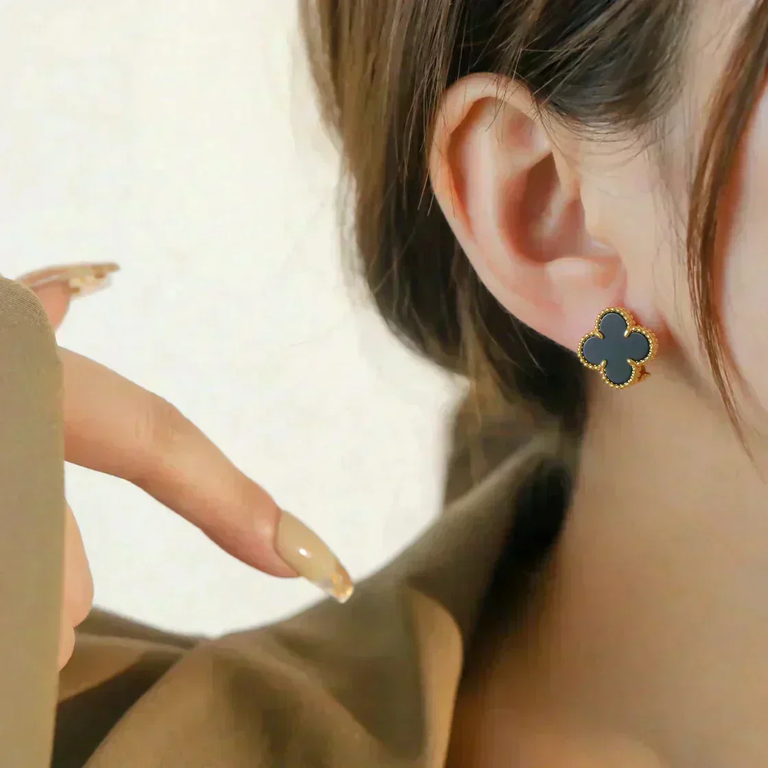 [VA]CLOVER MEDIUM 1 MOTIFS  ONYX STUD EARRINGS