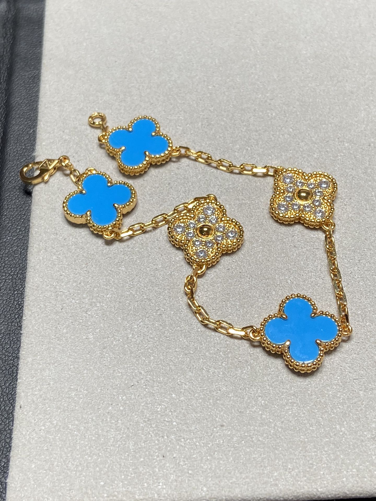 [VA]CLOVER 5 MOTIF BLUE CHALCEDONY DIAMOND GOLD BRACELET