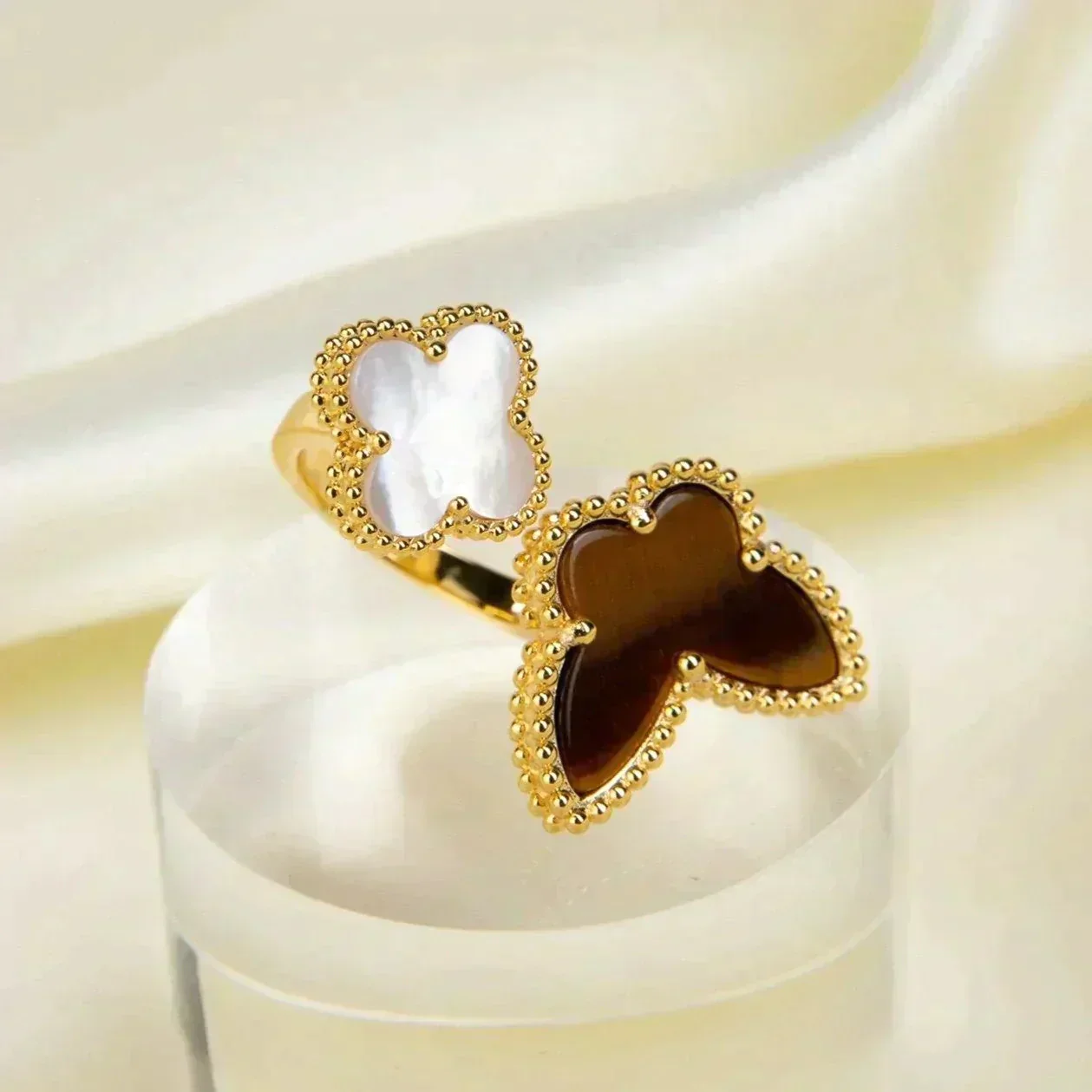 [VA]LUCKY BETWEEN THE FINGER RING