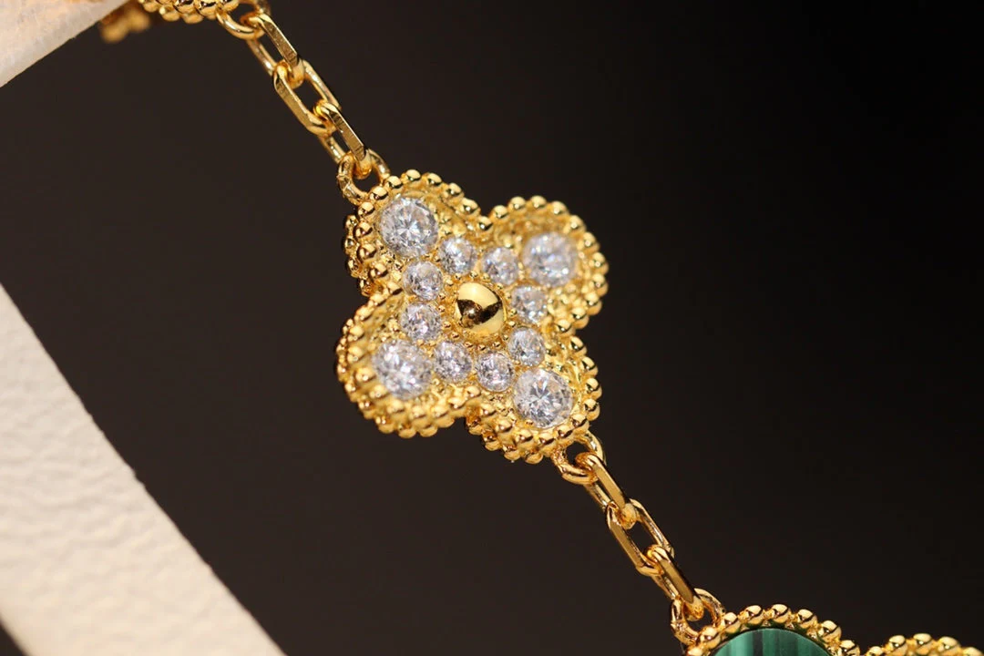 [VA]CLOVER EARRINGS GOLD MALACHITE DIAMOND 3 MOTIF