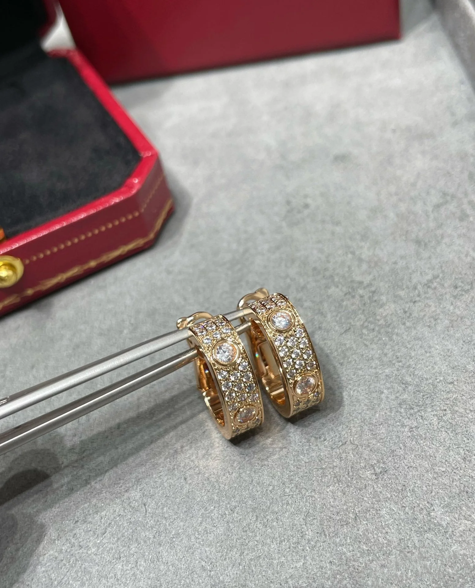 [CT]LOVE 5.5MM DIAMOND PAVED EARRINGS