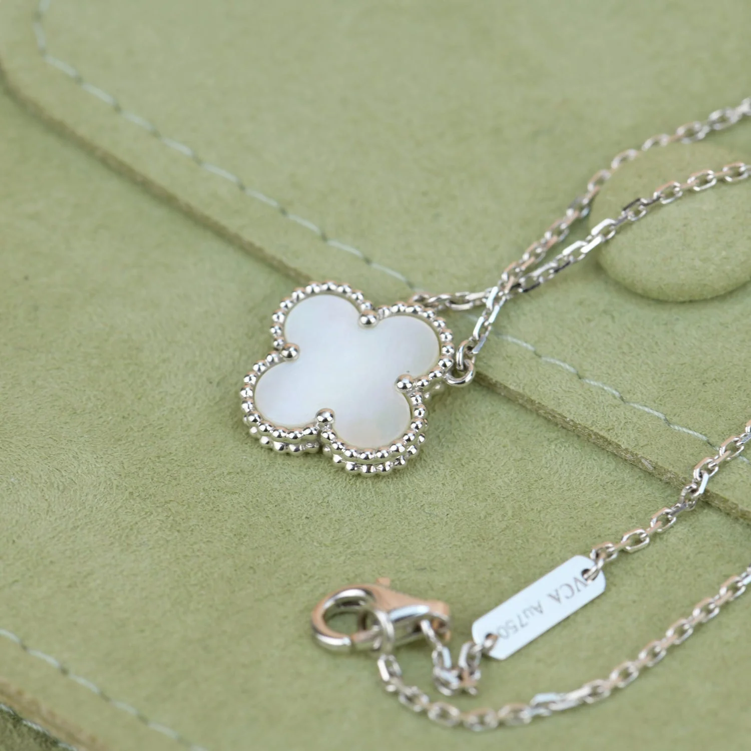 [VA]CLOVER  15MM WHITE MOTHER-OF-PEARL SILVER