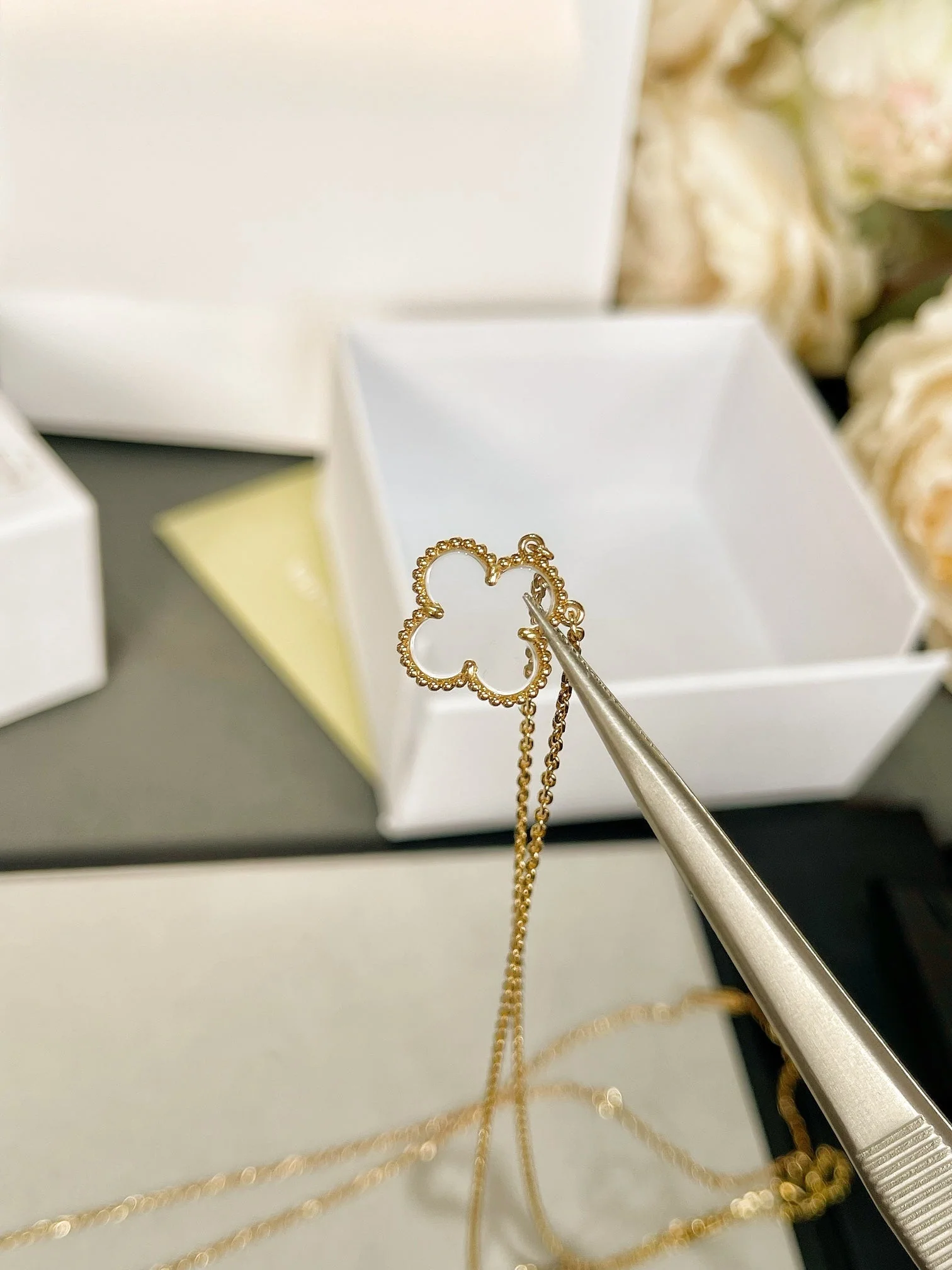 [VA]CLOVER ROCK CRYSTAL ROSE GOLD NECKLACE