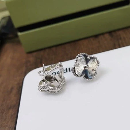 [VA]CLOVER MEDIUM STUD EARRINGS