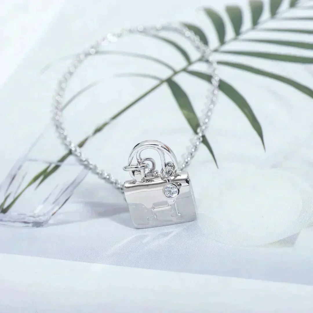 [Hmes]AMULETTE PEDANT SILVER NECKLACE