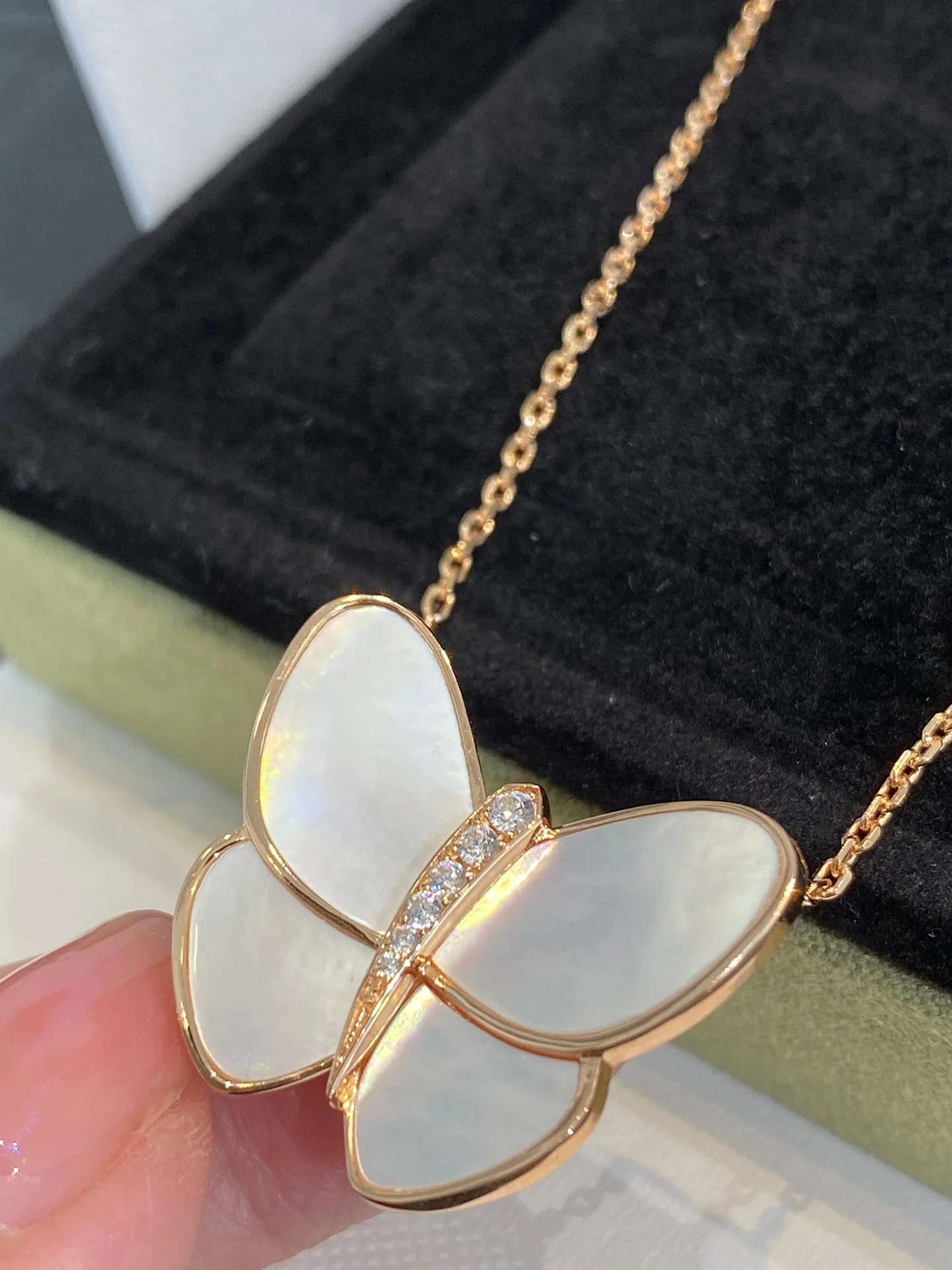 [VA]BUTTERFLY GOLD MOP DIAMOND NECKLACE