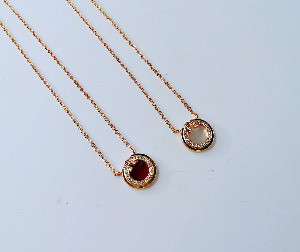 [TF]DIAMOND AND MOTHER PEARL CIRCLE NECKLACE PENDANT