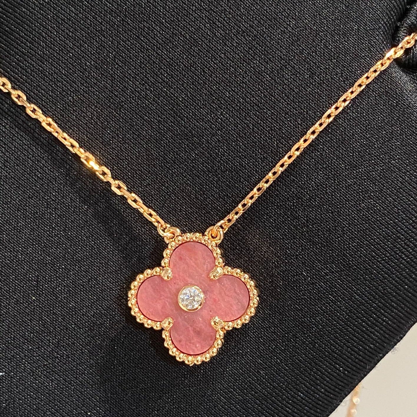[VA]CLOVER 15MM DIAMOND RHODONITE NECKLACE