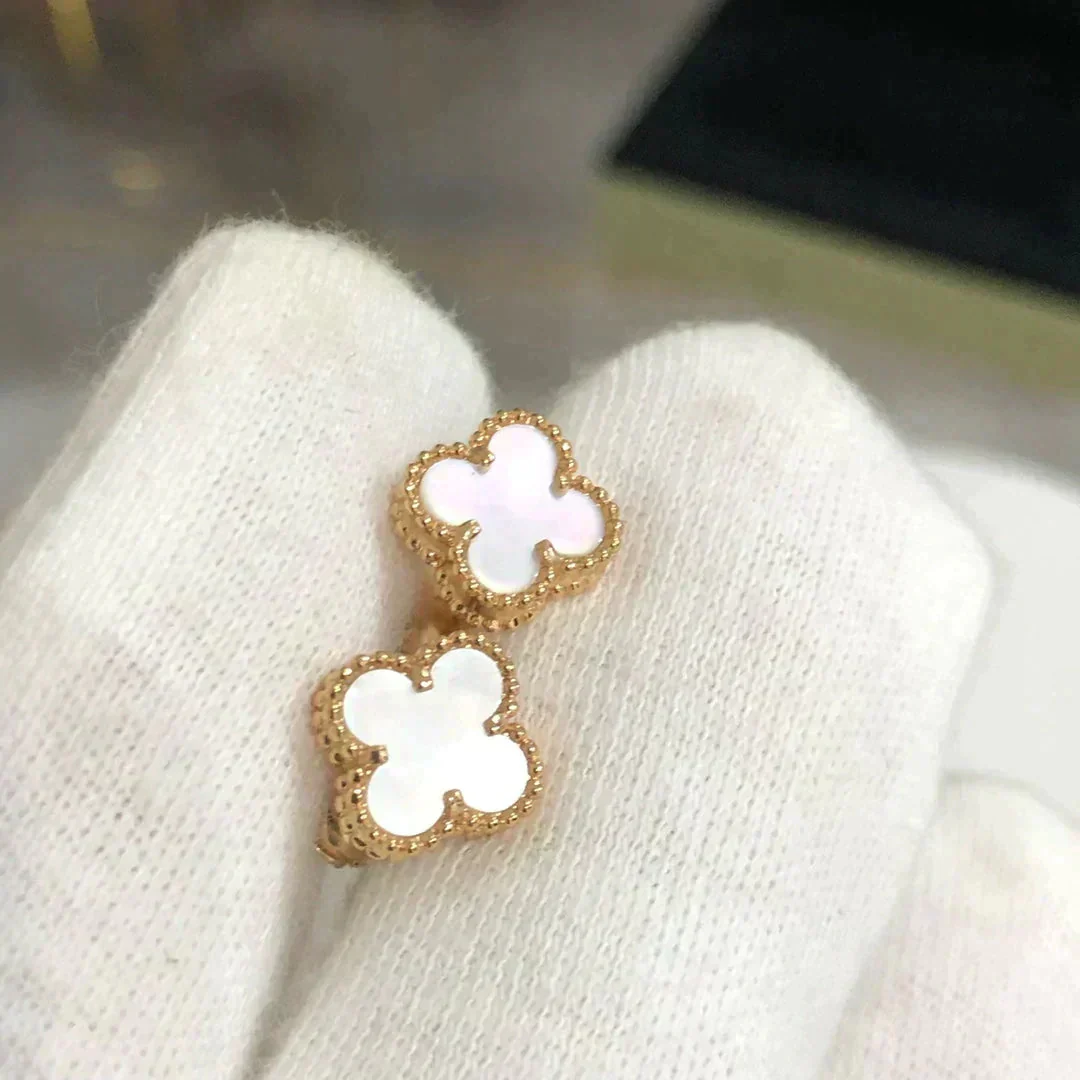 [VA]CLOVER MINI 9.5MM WHITE MOP EARRINGS
