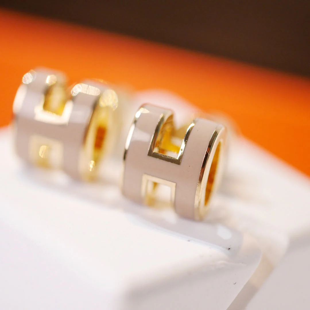 [Hmes]MINI POP H GOLD EARRINGS GREY