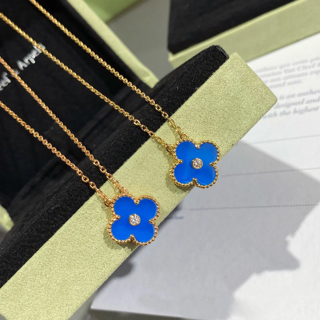 [VA]CLOVER 15MM DIAMOND AND BLUE AGATE NECKLACE