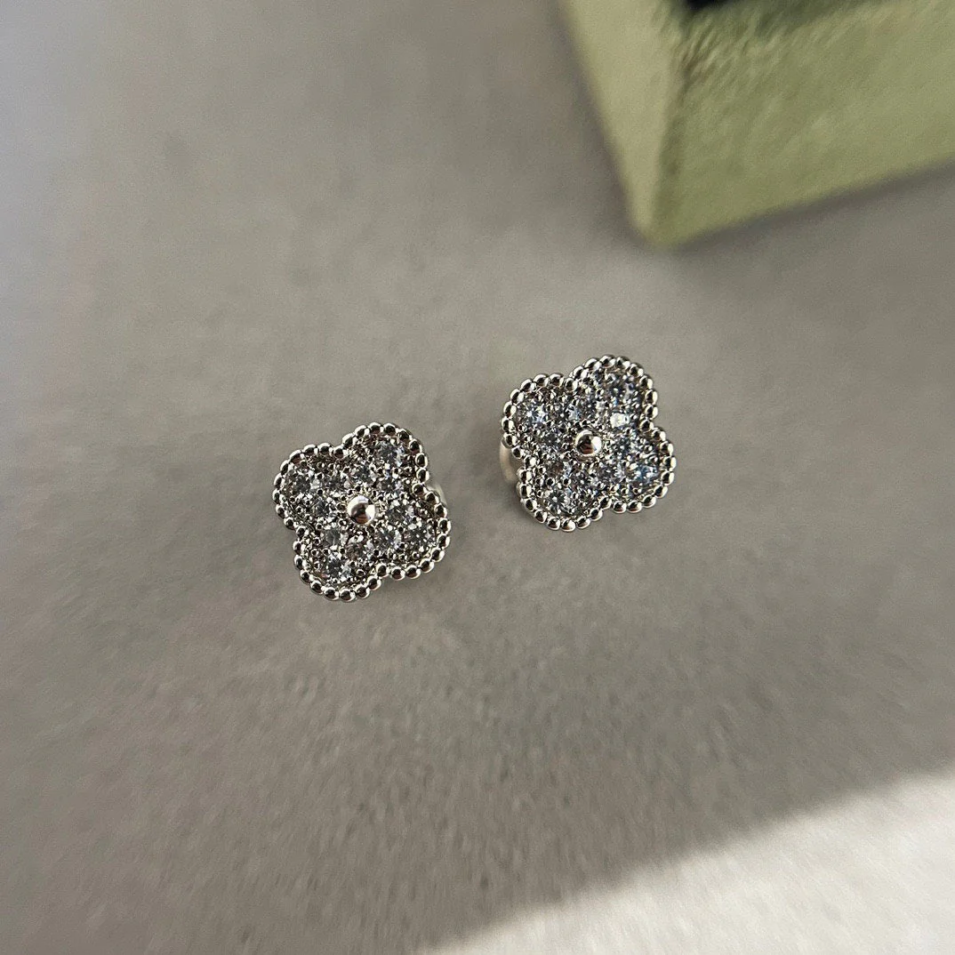 [VA]CLOVER MINI DIAMOND STUD EARRINGS