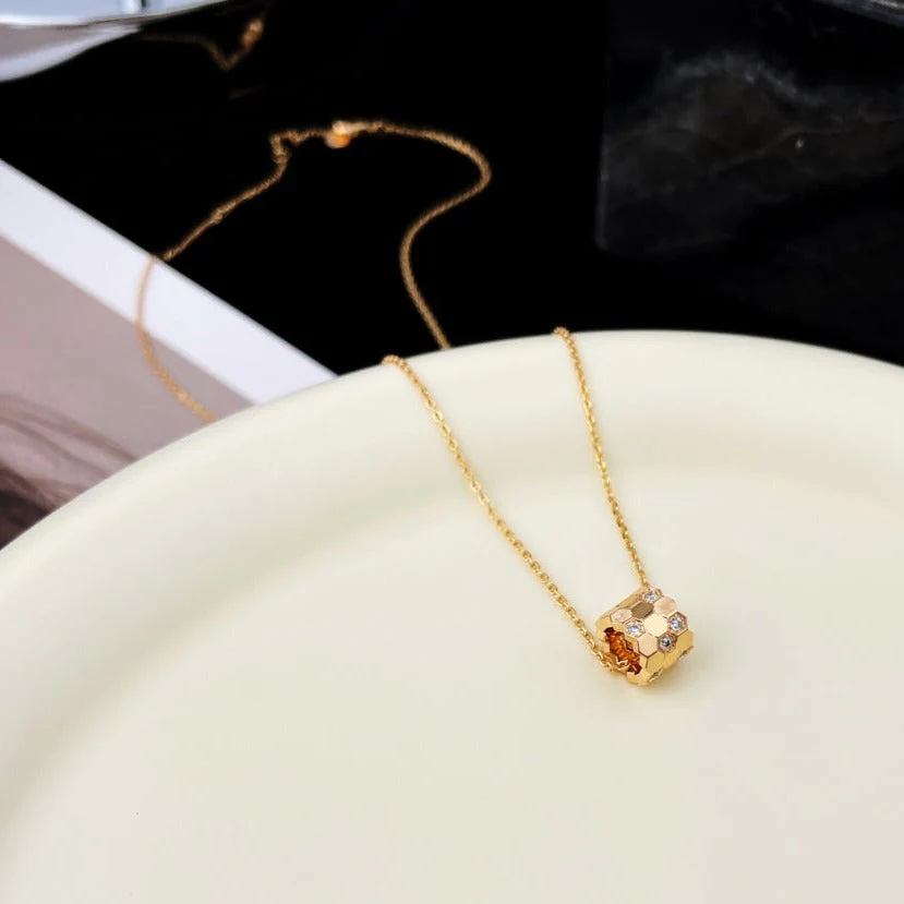 [CH]BEE MINI PEDANT DIAMOND NECKLACE