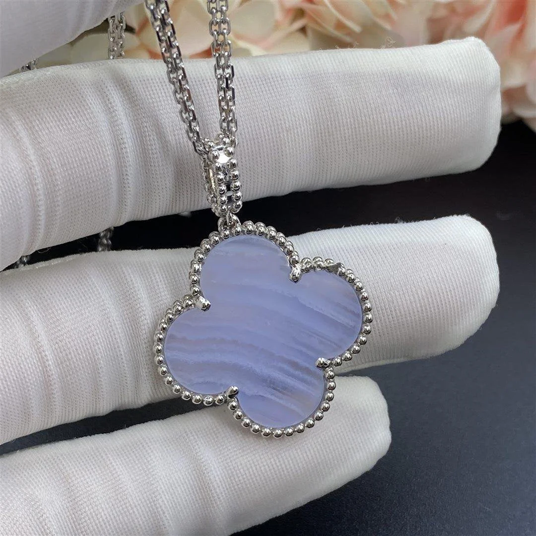 [VA]CLOVER SILVER CHALCEDONY BIG CLOVER NECKLACE