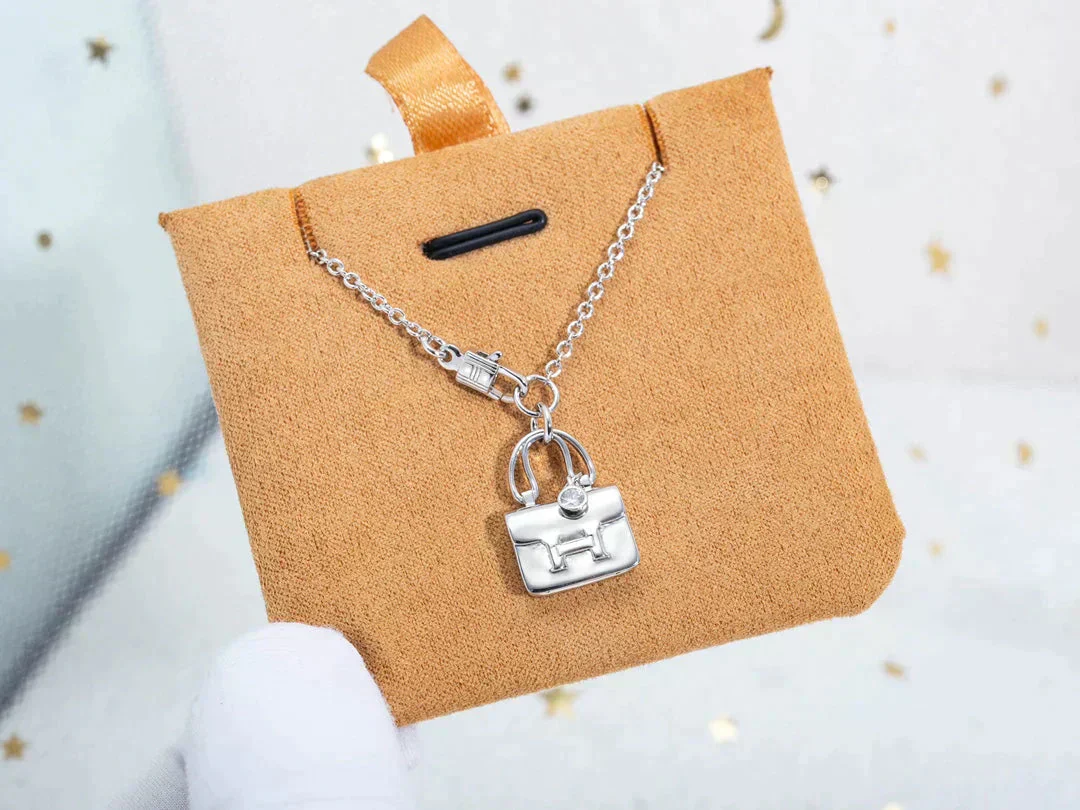 [Hmes]AMULETTE PEDANT SILVER NECKLACE