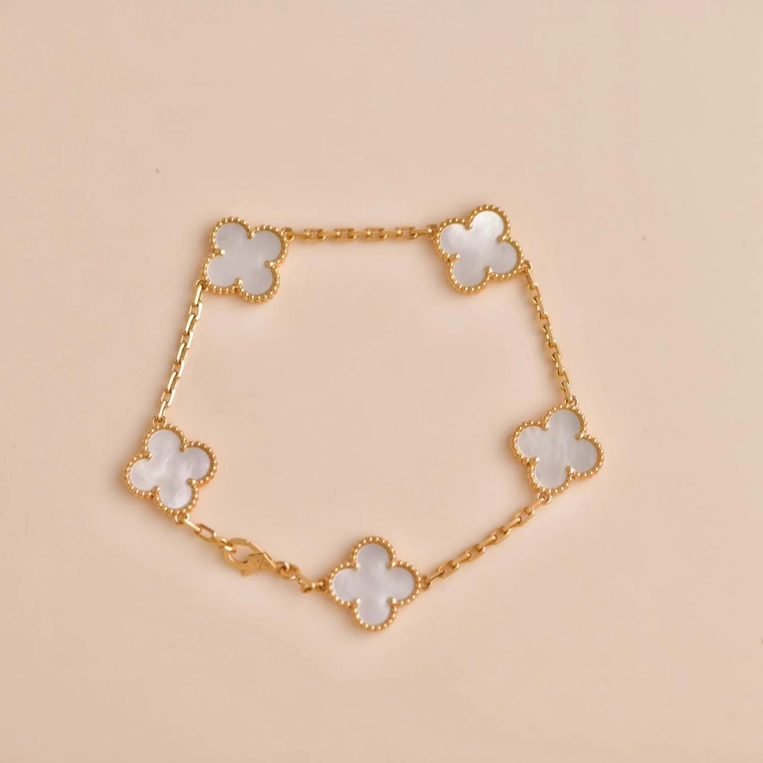 [VA]CLOVER  5 MOTIF WHITE MOP BRACELET