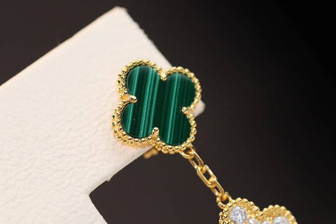 [VA]CLOVER EARRINGS GOLD MALACHITE DIAMOND 3 MOTIF