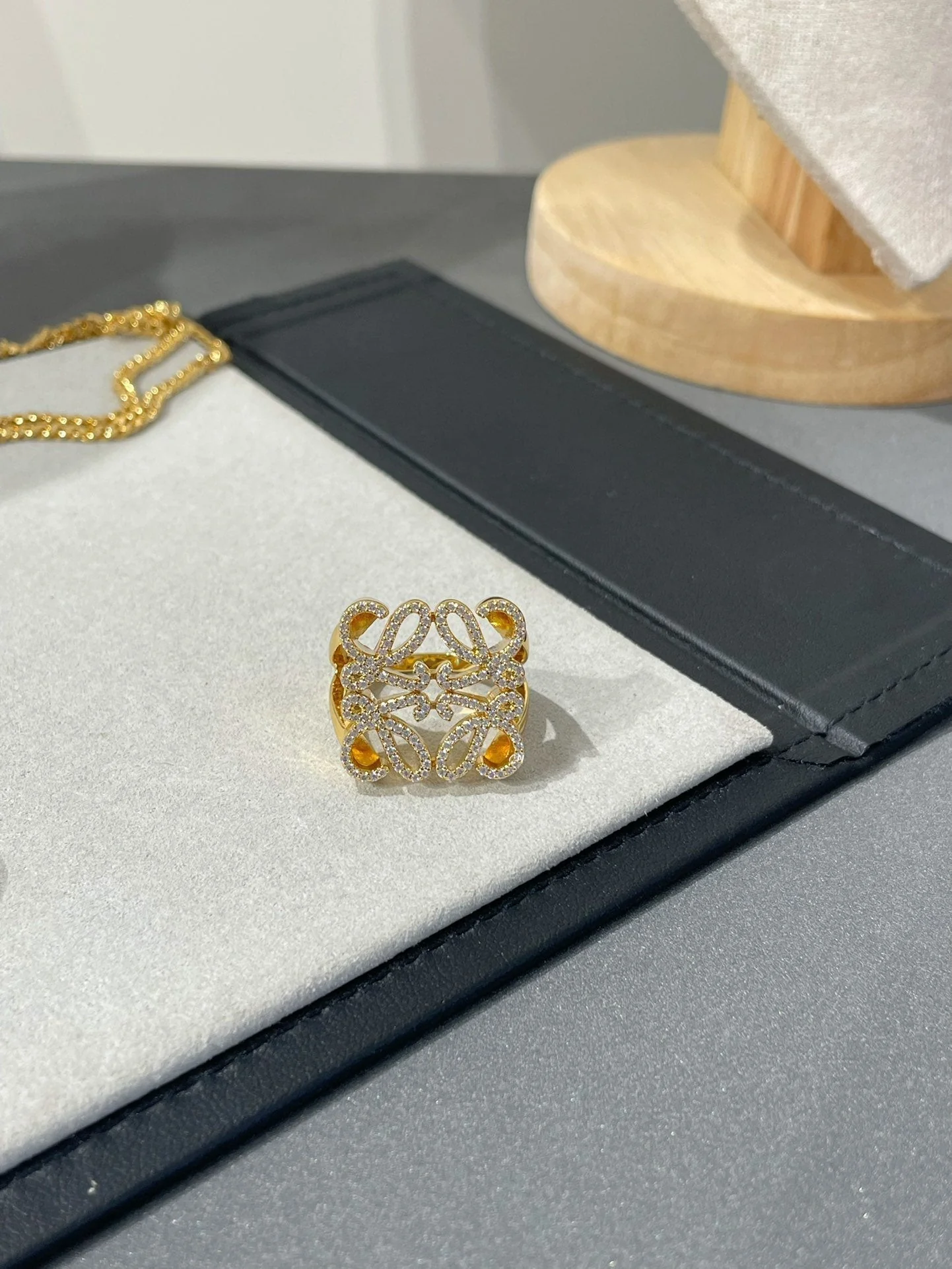 [CD]ANNAGRAM DIAMOND PAVED GOLD RING