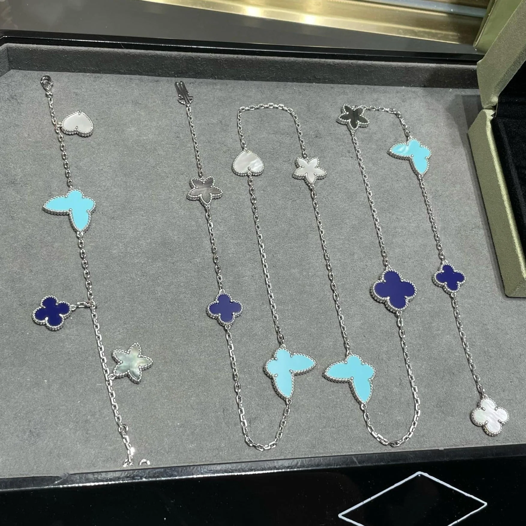 [VA]LUCKY CLOVER SILVER 11 MOTIF NECKLACE
