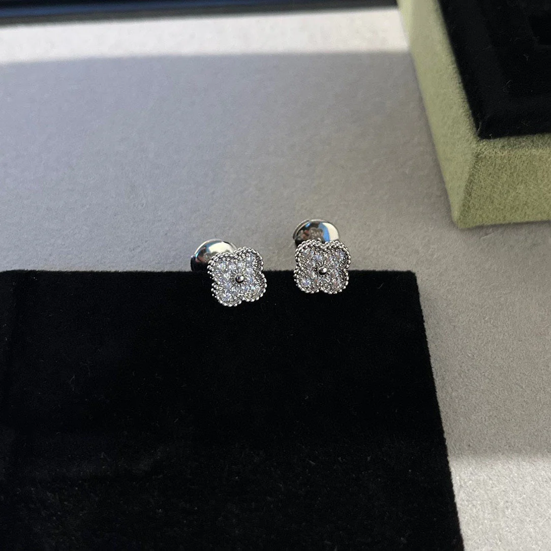 [VA]CLOVER MINI DIAMOND STUD EARRINGS