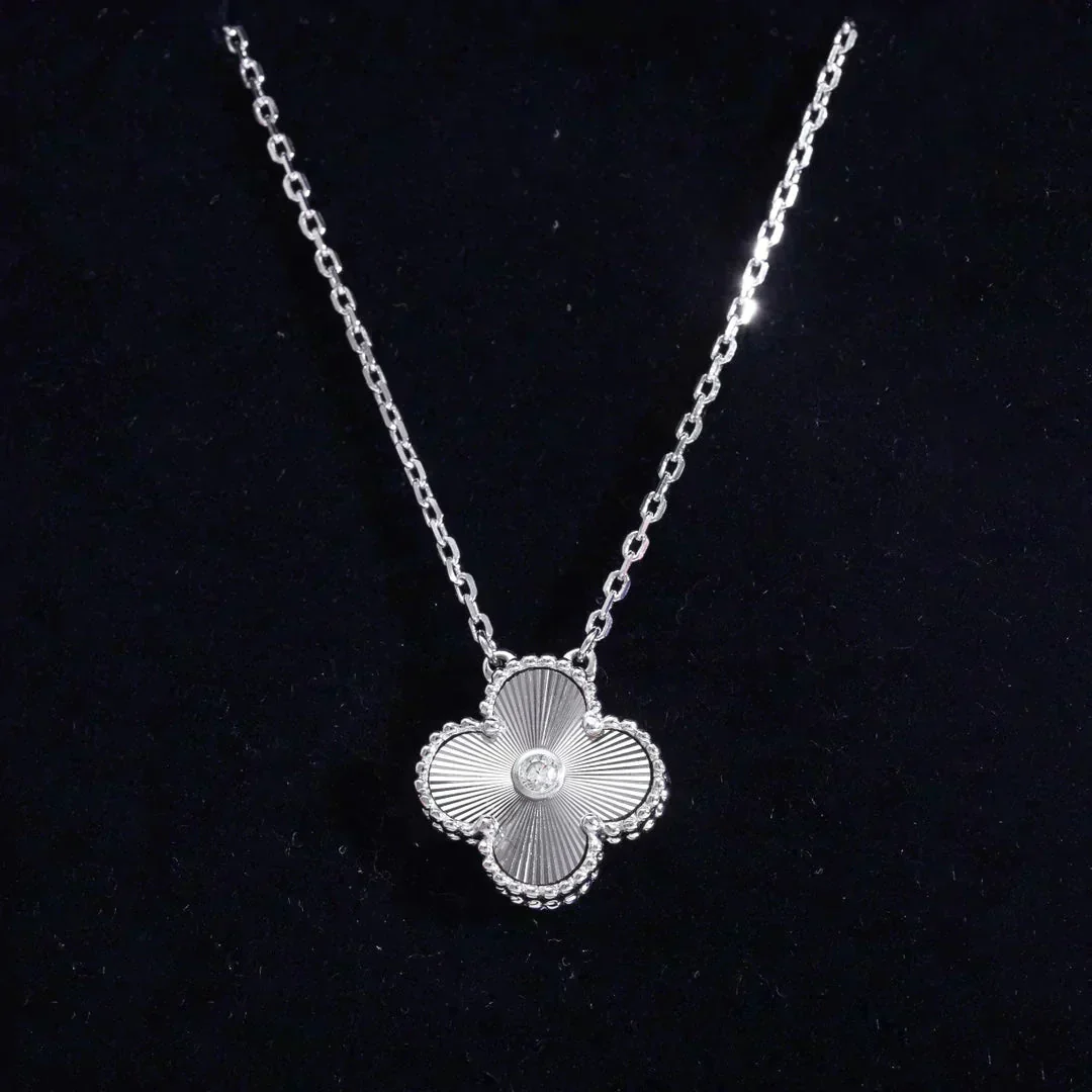 [VA]CLOVER  15MM DIAMOND LASER NECKLACE SILVER