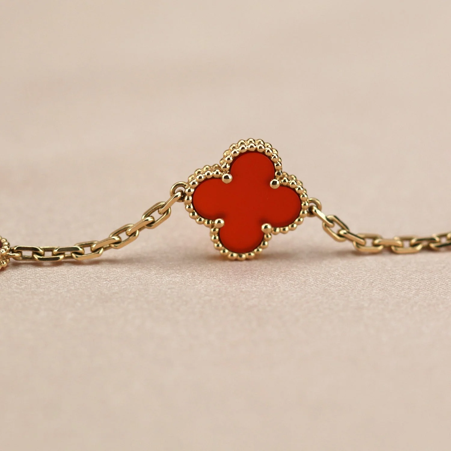 [VA]CLOVER 5 MOTIFS RED AGATE  BRACELET