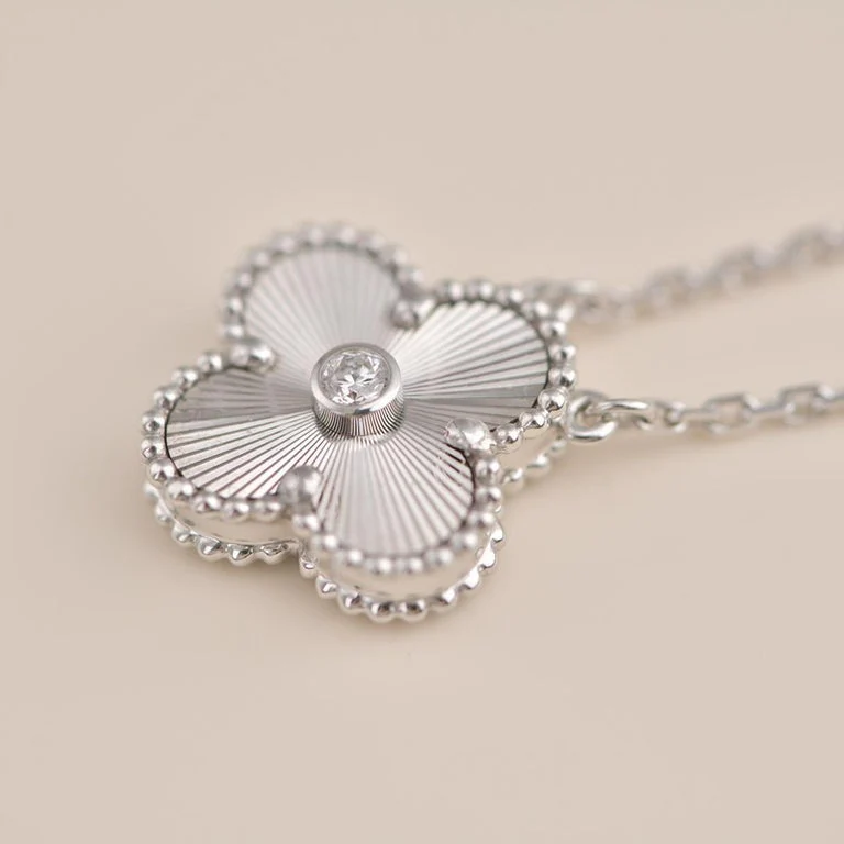 [VA]CLOVER  15MM DIAMOND LASER NECKLACE SILVER