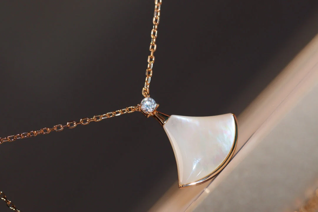 [BV]DREAM NECKLACE WHITE MOP PINK GOLD 1 DIAMOND