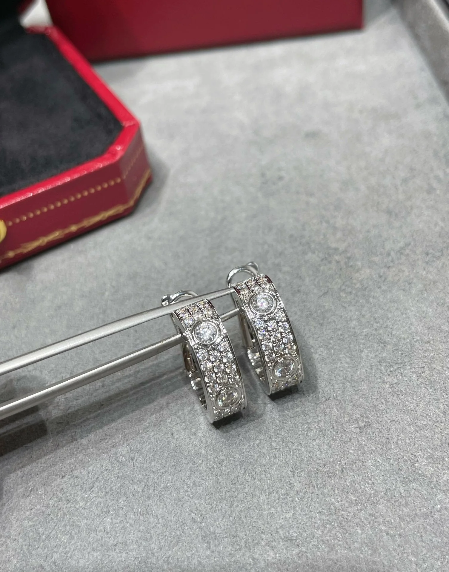 [CT]LOVE 5.5MM DIAMOND PAVED EARRINGS
