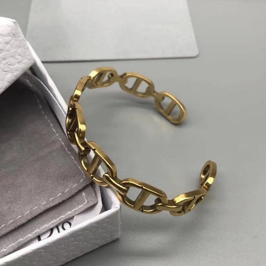 [CD] MOTIF GOLD CUFF BRACELET