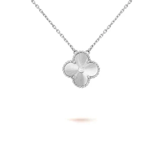 [VA]CLOVER  15MM DIAMOND LASER NECKLACE SILVER