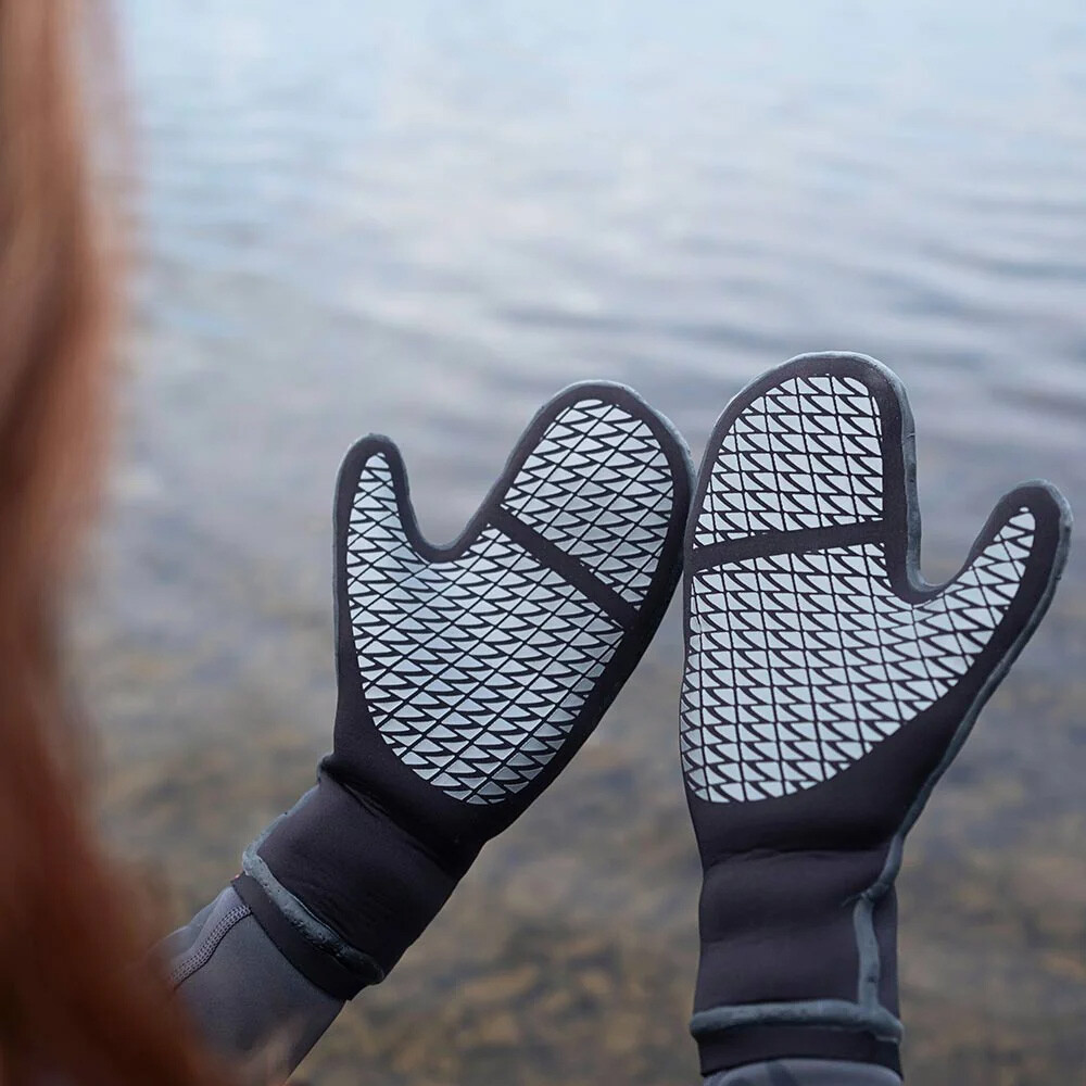 ZONE3 Thermo Tech Warmth Swim Mitts - SS25
