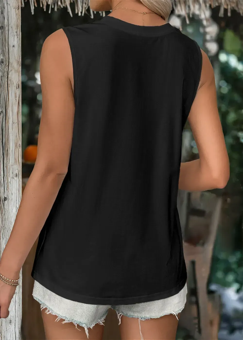 Black Sleeveless Round Neck Tank Top