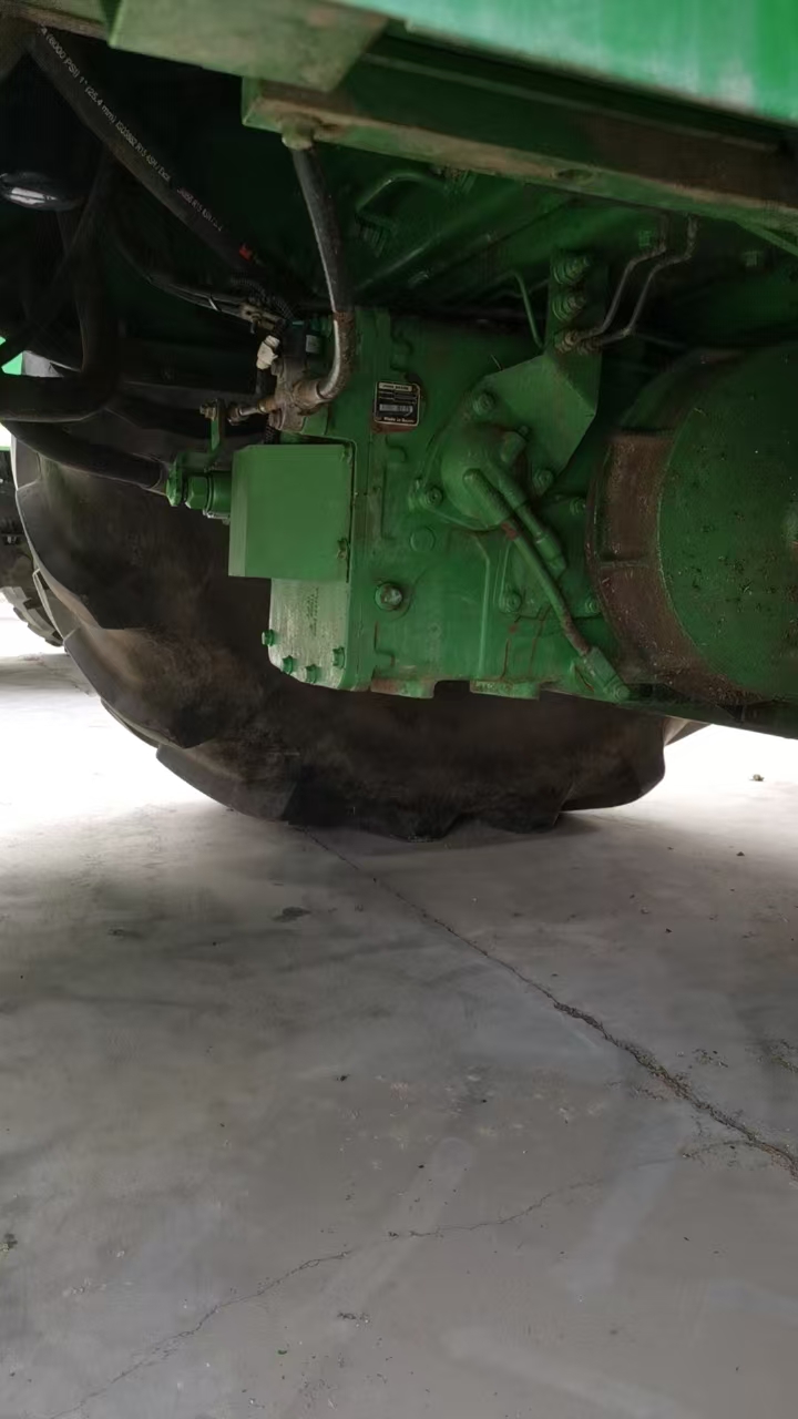 John Deere 7250 Self Propelled Forage Harvester, 375 Horse Power, with Kemper 445 header , in good working condition, ready for field work.