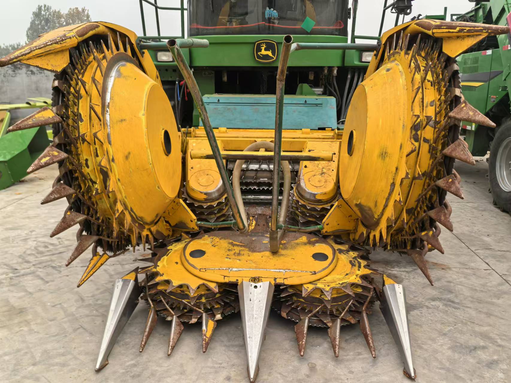 John Deere 7250 Self Propelled Forage Harvester, 375 Horse Power, with Kemper 445 header , in good working condition, ready for field work.